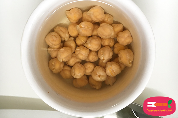vegansk æg - lav selv æggeerstatning med aquafaba - kikærtevand