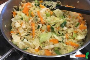 Lun Bulgur salat med spidskål og gulerod vegansk aftensmad